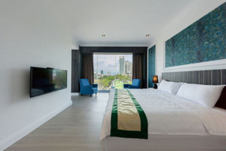 Room 18 of 36