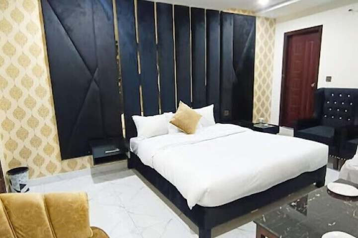 Room 7 of 8
