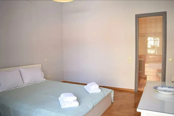 Room 5 of 11