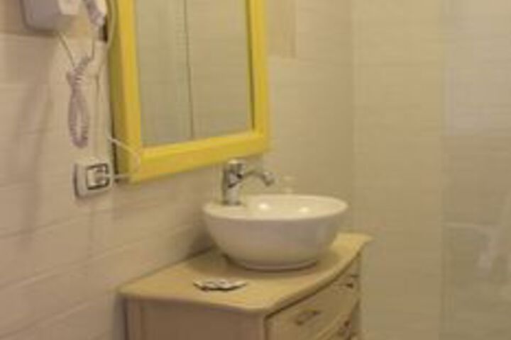 Room 6 of 31