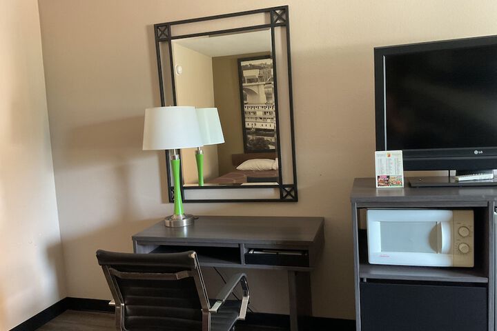 1 King Bed Mobility Accessible (2 of 27)
