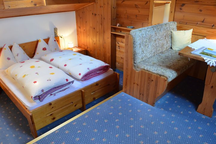 Room 3 of 92