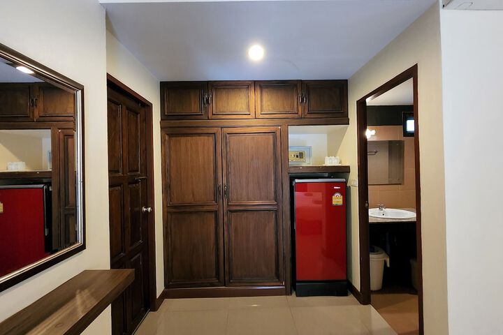 Room 30 of 47