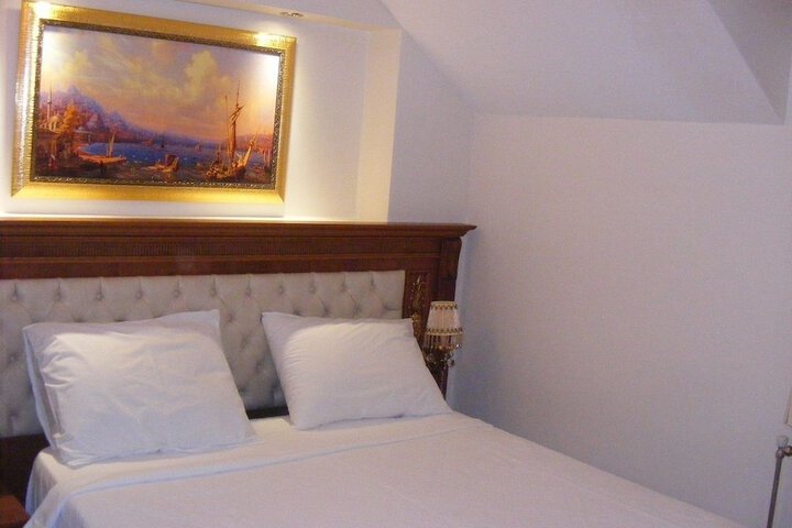 Room 5 of 63
