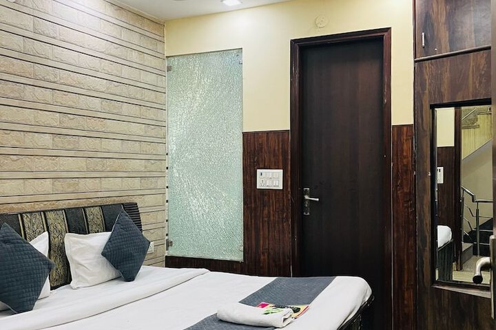 Room 4 of 14