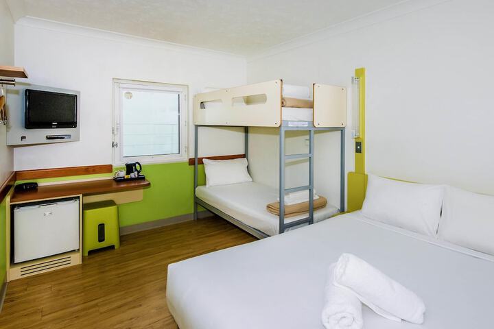 Room 17 of 46