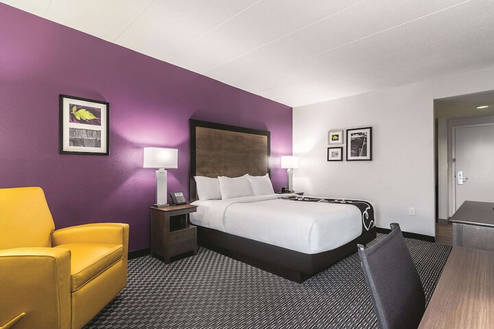 1 King Bed (15 of 19)