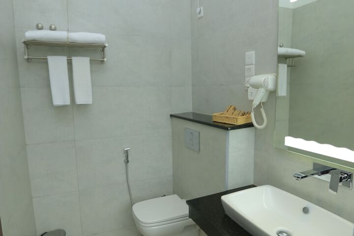 Room 9 of 15