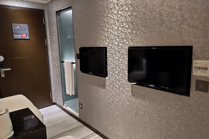 Room 28 of 55