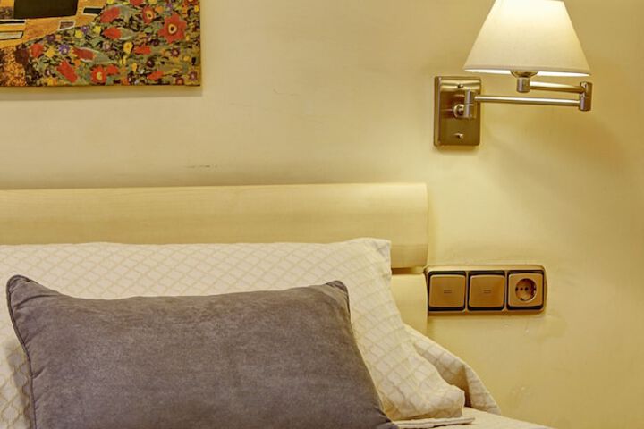 Room 8 of 71