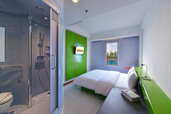 Room 8 of 55