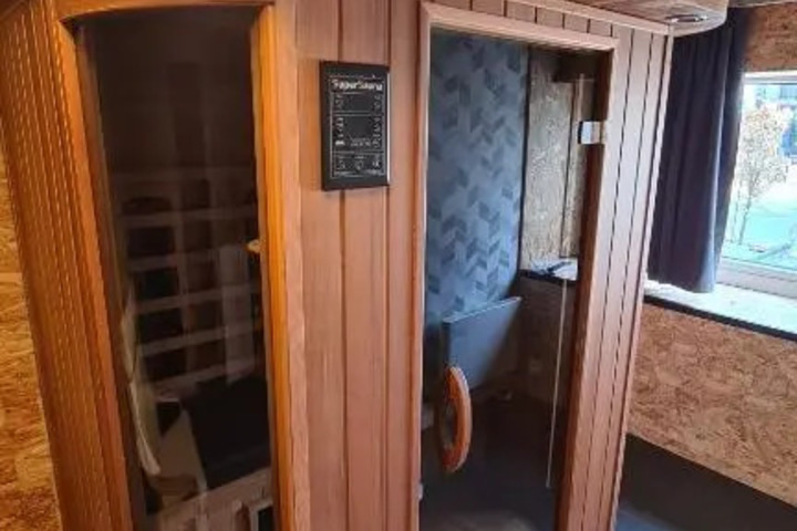 Room 2 of 8