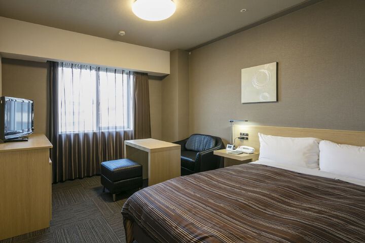 Room 10 of 37