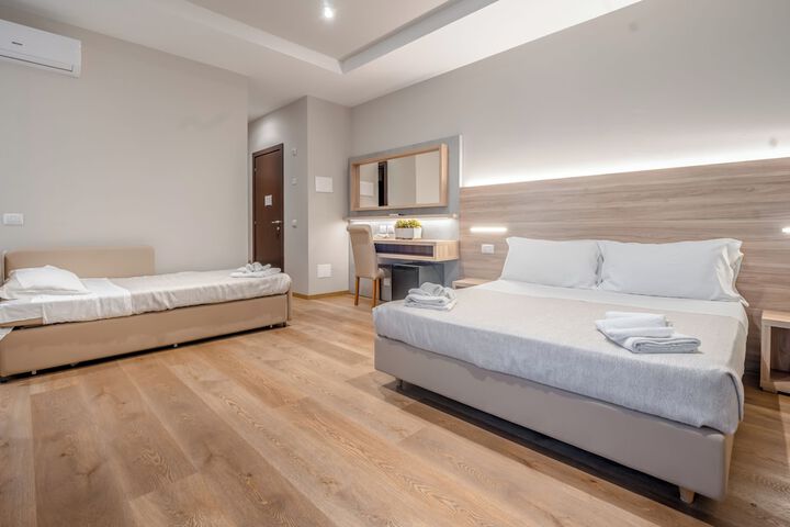 Room 15 of 76