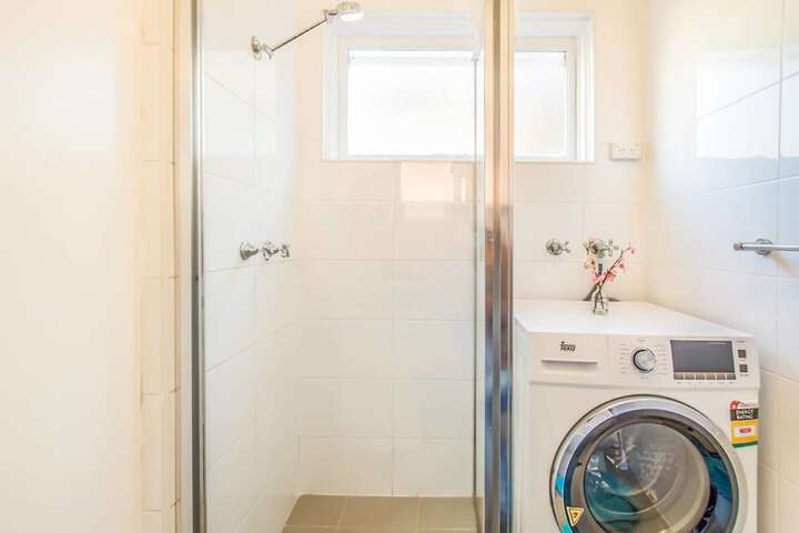 Modern Inner West 1 Bed with Parking in Ashfield