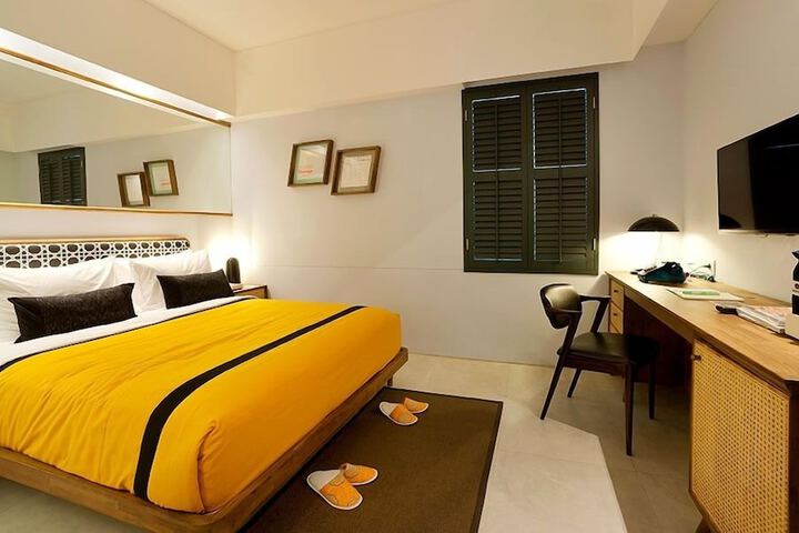 Room 4 of 33