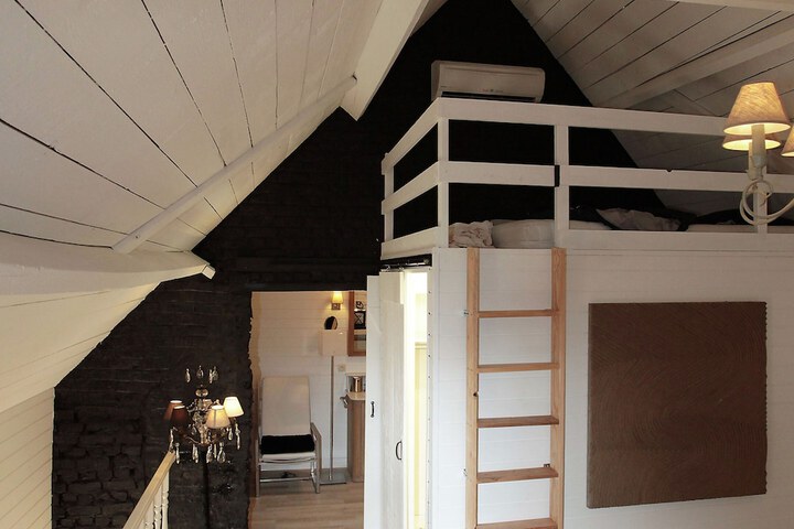 Room 2 of 41