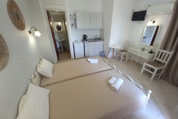 Room 7 of 18