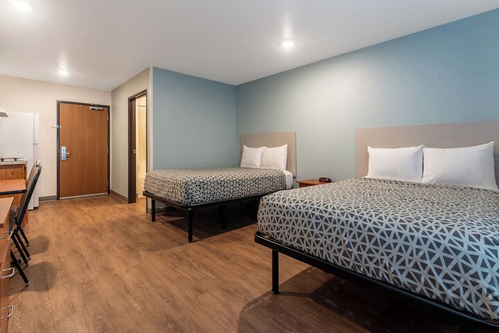 2 Double Beds (13 of 14)