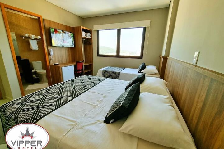 Room 4 of 25