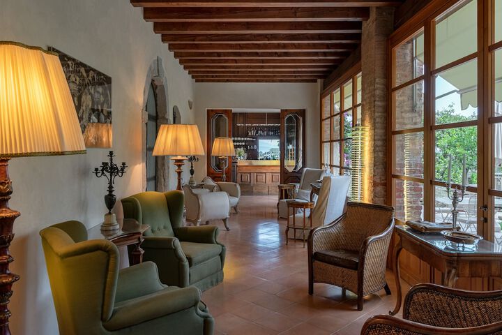 Entrance & Lobby