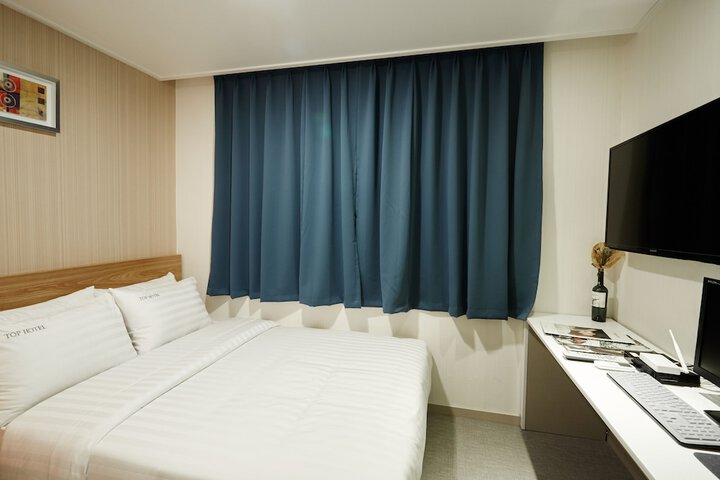 Room 13 of 44