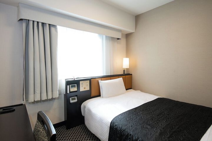 Room 10 of 34