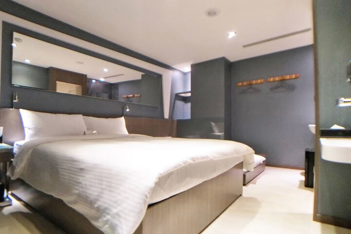 Room 15 of 36