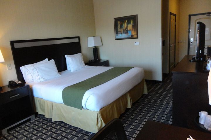 1 King Bed (7 of 15)