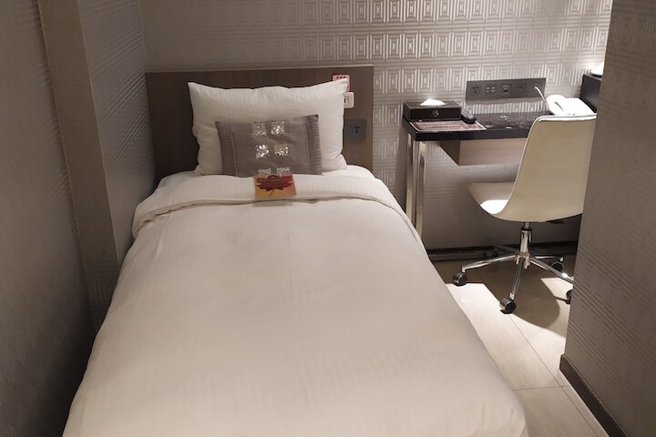 Room 27 of 55