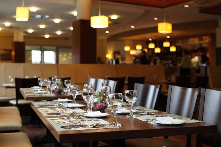 Dining 37 of 48