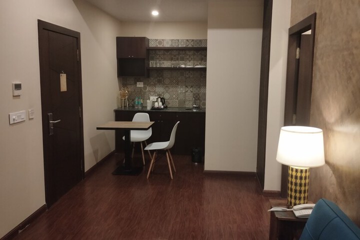 Room 14 of 28