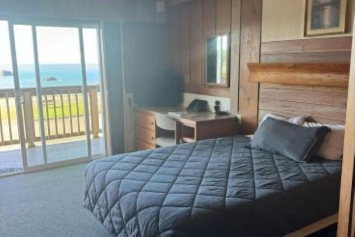 Room 9 of 228