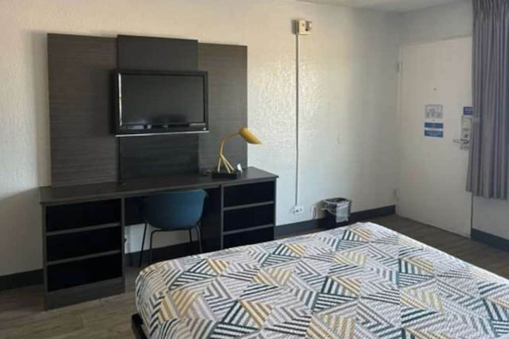 Room 7 of 33