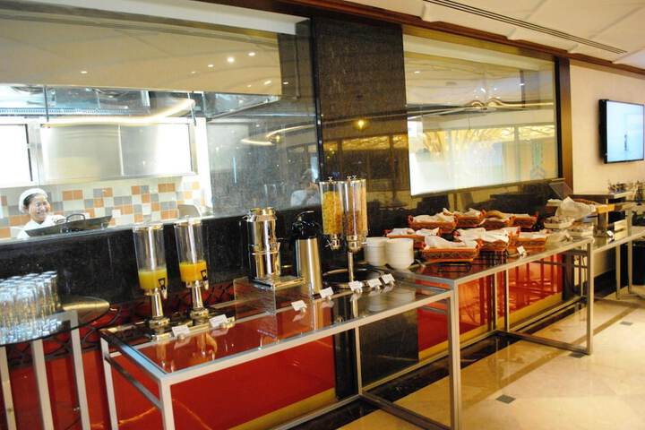 Dining 40 of 60