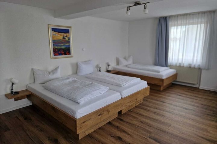 Room 10 of 27