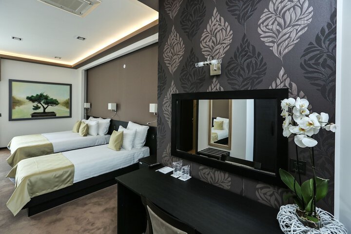 Room 8 of 86