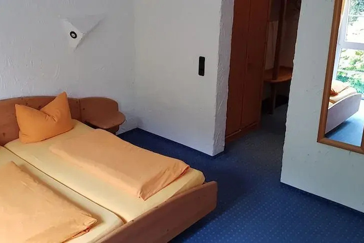 Room 2 of 8