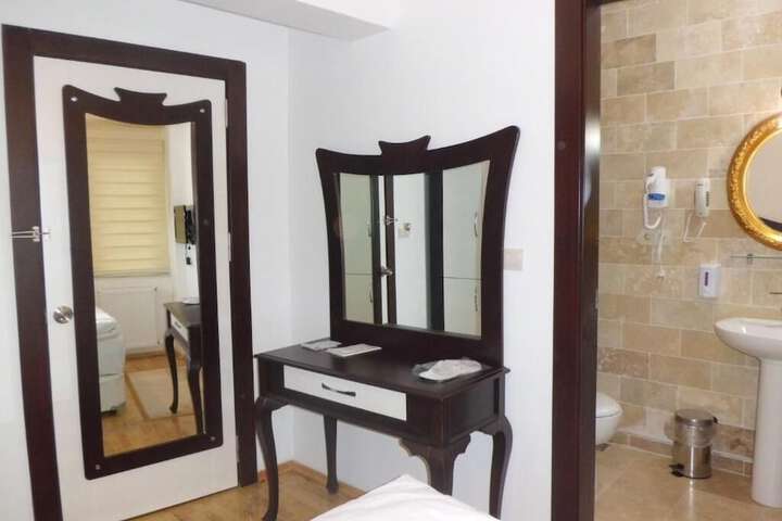 Room 12 of 21