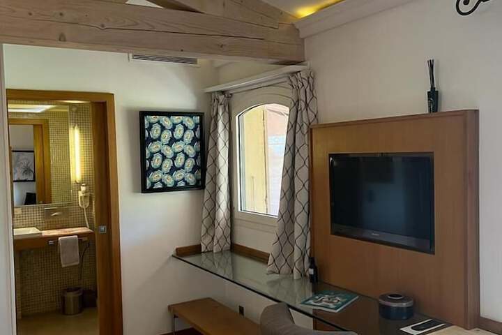 Room 17 of 105