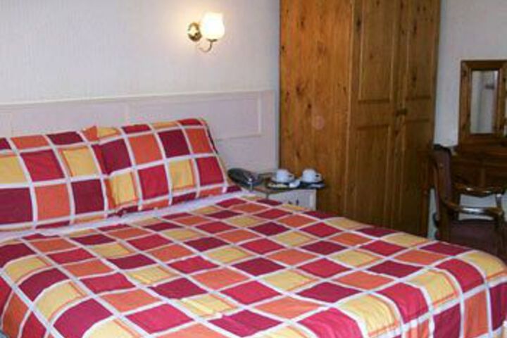 Room 7 of 12