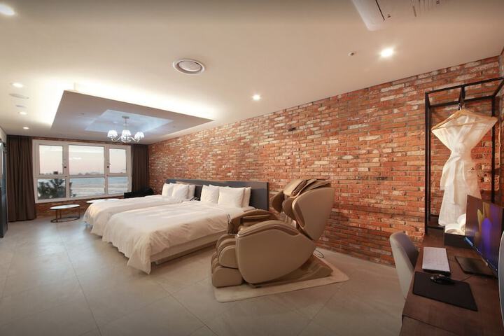 Room 18 of 140