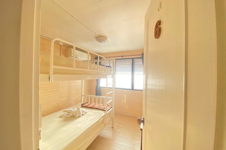 Room 6 of 18