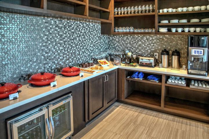 Breakfast area