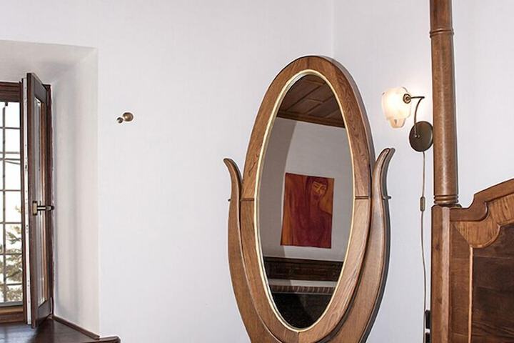 Room 6 of 51