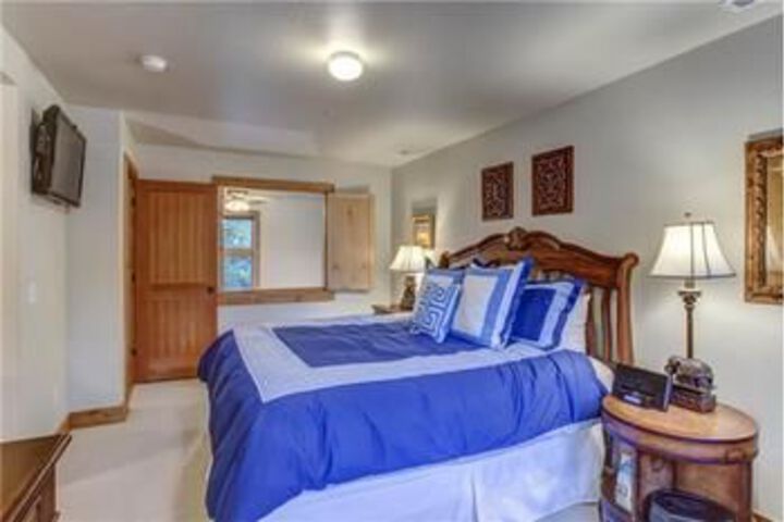 Room 10 of 16