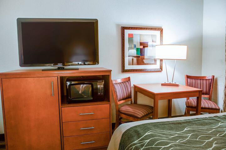 2 Queen Beds (1 of 6)