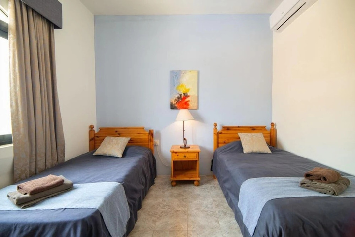 Room 3 of 12