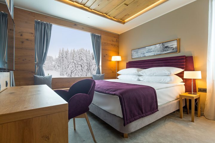 Room 27 of 81