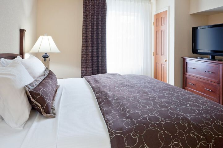 1 Queen Bed Studio Suite (6 of 12)